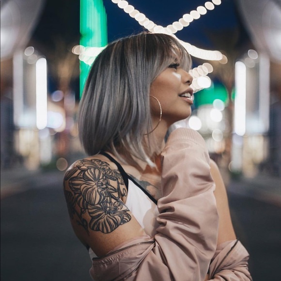 Meet your posher! π - Picture 3 of 3